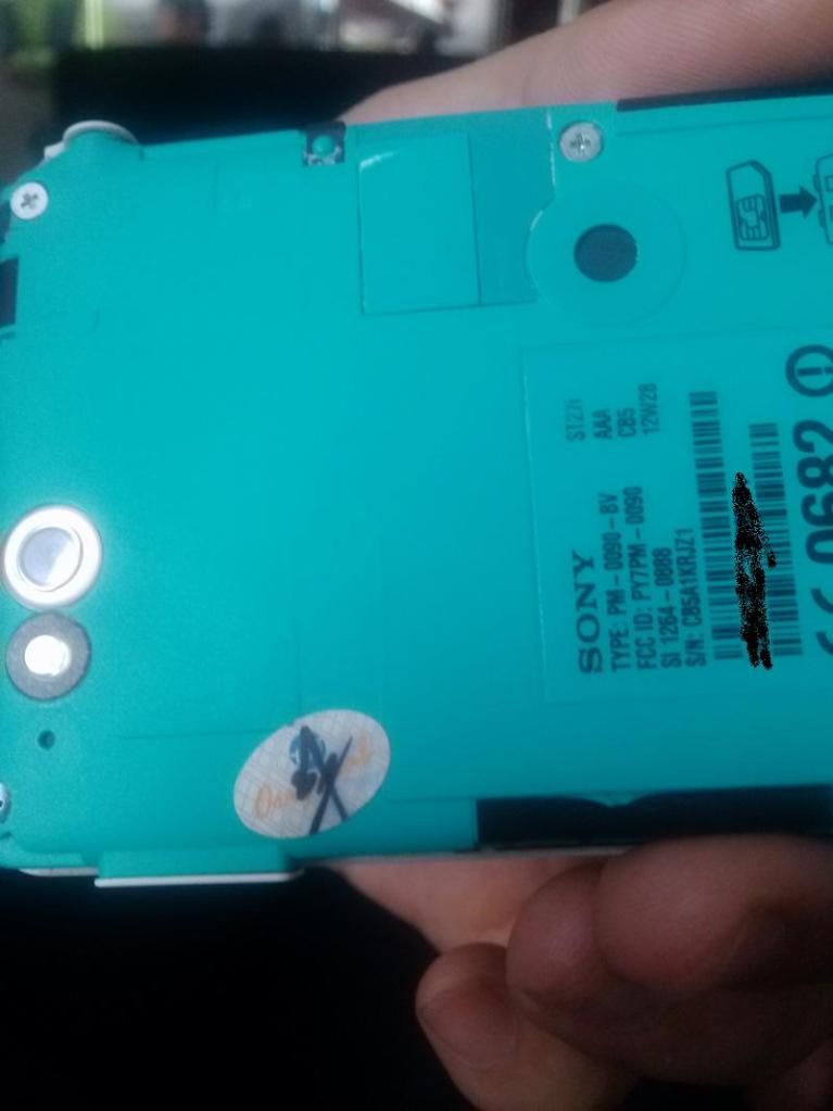 Anh bạn lụm được cái máy mà ko biết tem bảo hành ở đâu vậy mấy anh?!