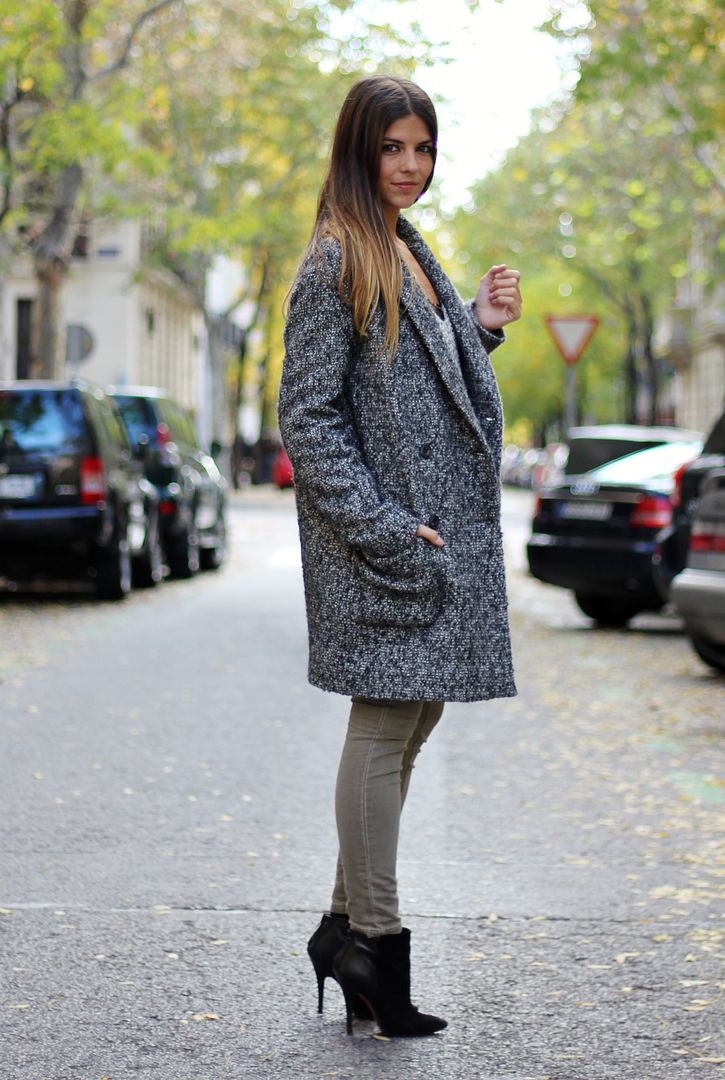 street_style-burgundy-oversize_coat-trendytaste