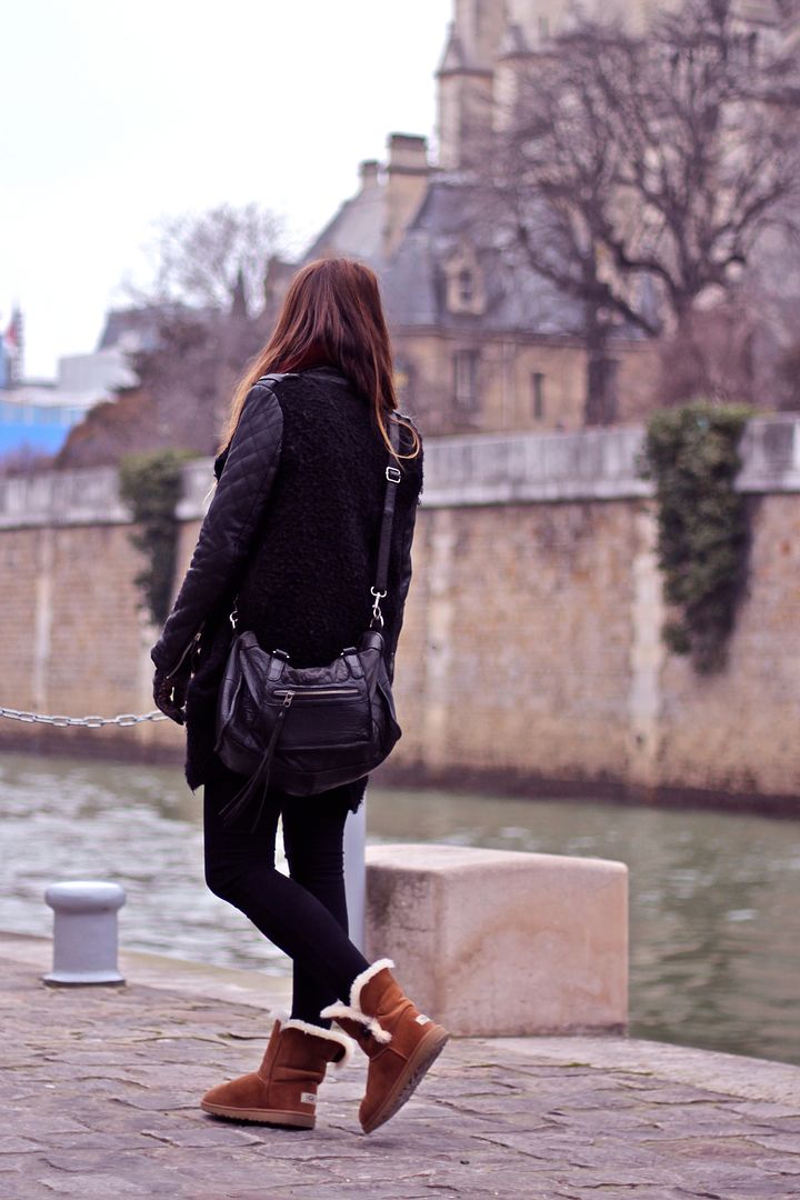  photo street_style-look-outfit-skinny-UGG-Black_coat-white-sweatshirt-denim_shirt-burgundy-scarf-trendy_taste-2_zpse23c09ef.jpg