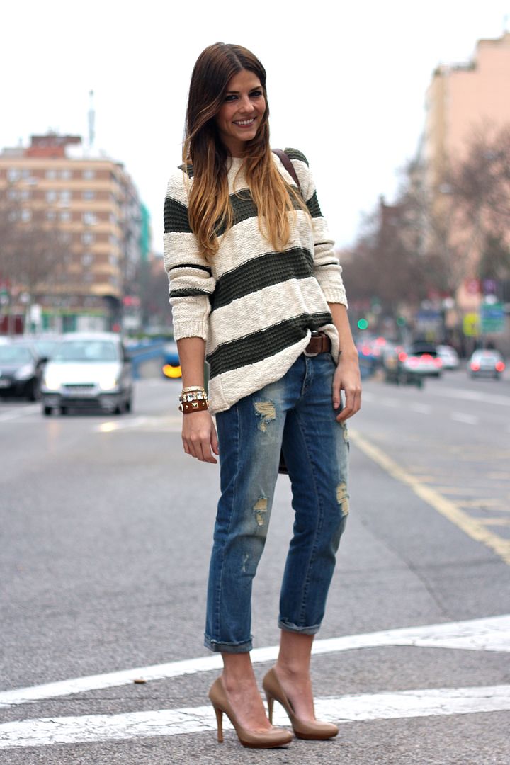 http://i1158.photobucket.com/albums/p611/natatxa_86/Looks%20Summer%202012/street_style-look-outfit-stripes_sweater-boyfriend_jeans-ripped-leather_bag-belt-beige_pumps-vaqueros_boyfriend-jersey_rayas-bolso_piel-band_zps27b80d89.jpg