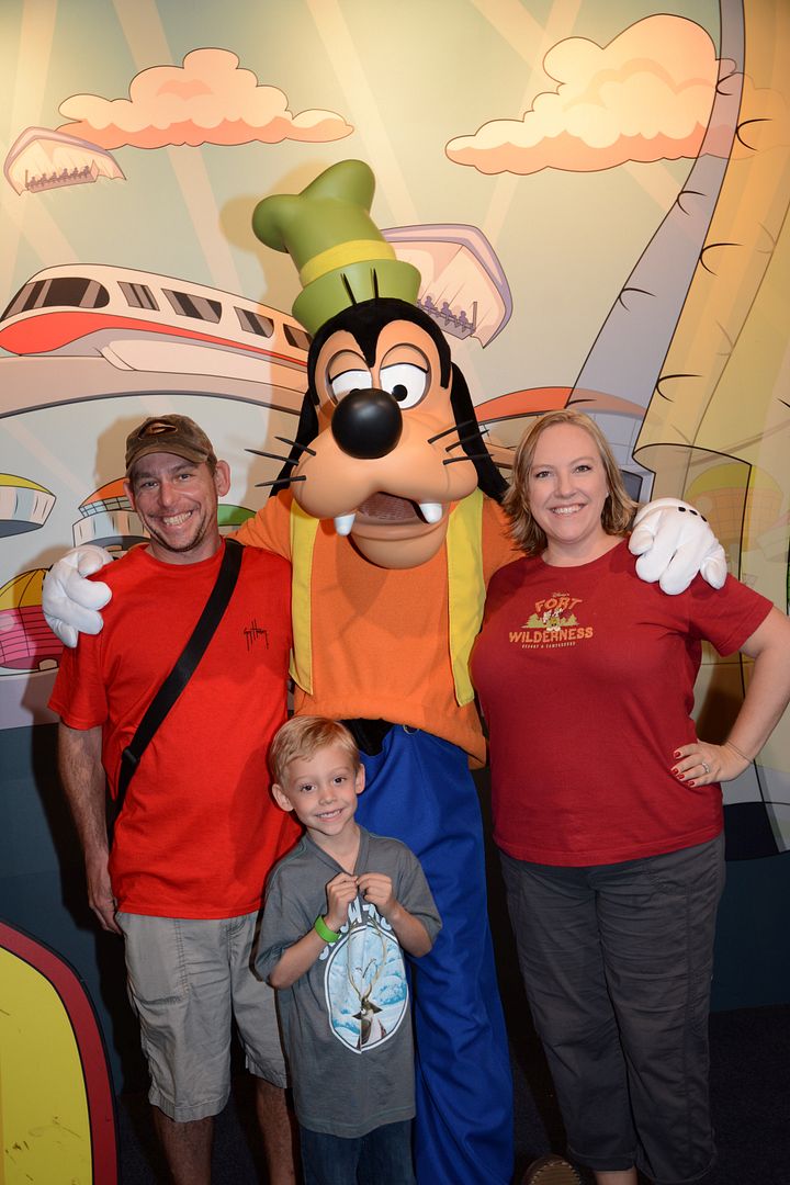 PhotoPass_Visiting_Epcot_7132036761.jpg